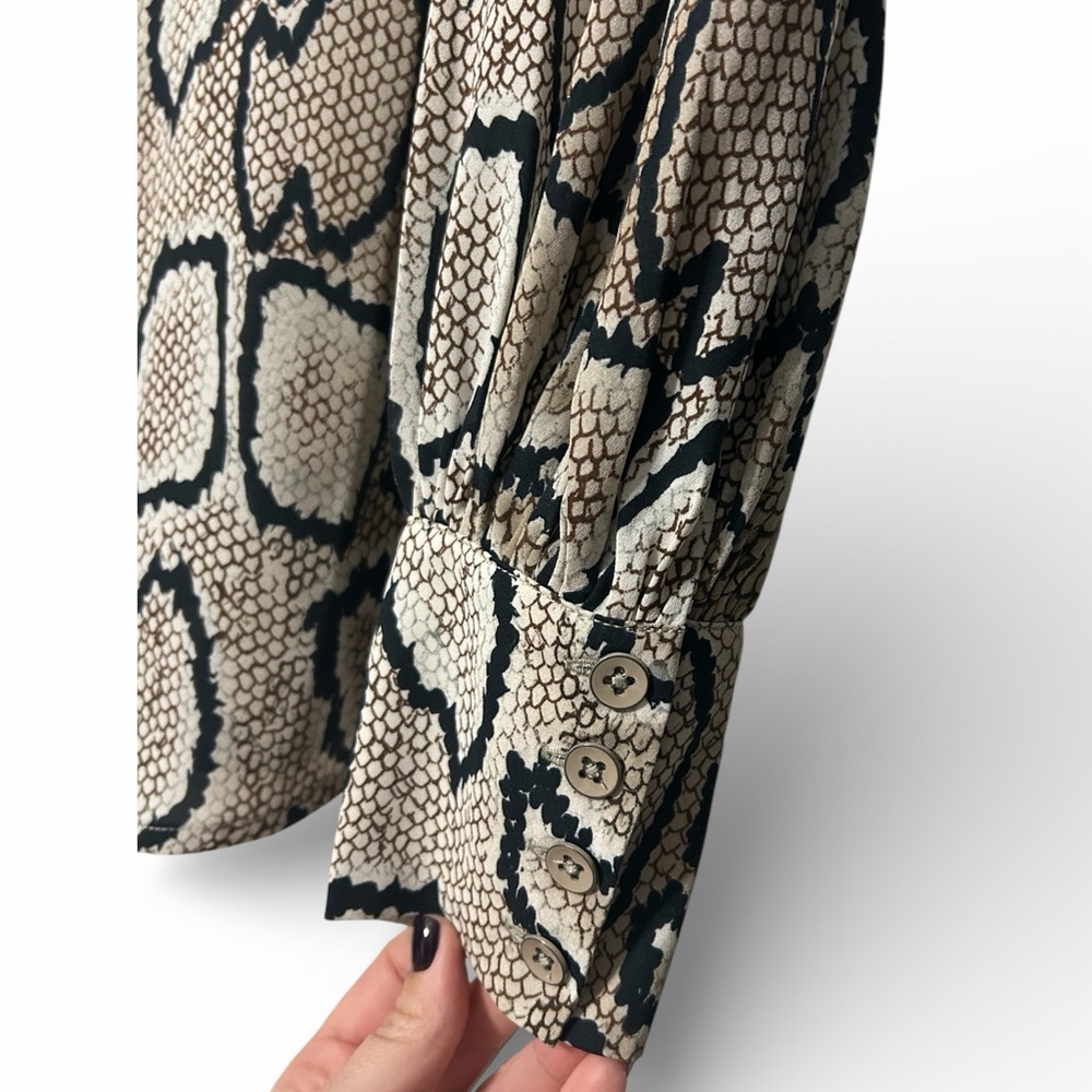 Cabi Women’s Serpentine Snake Print Black and Cream Blouse - Picture 3 of 4